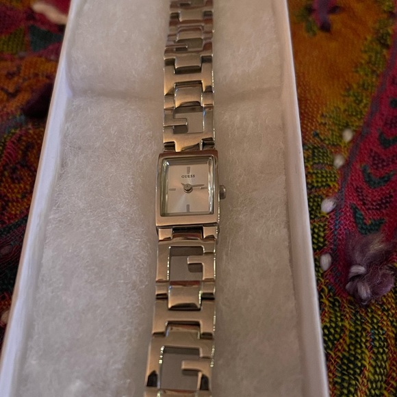 GUESS WATCH - Picture 3 of 4